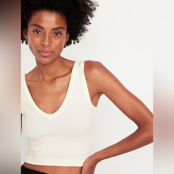 Old navy Exhale Ribbed V-Neck Crop Top - Picture 7 of 9